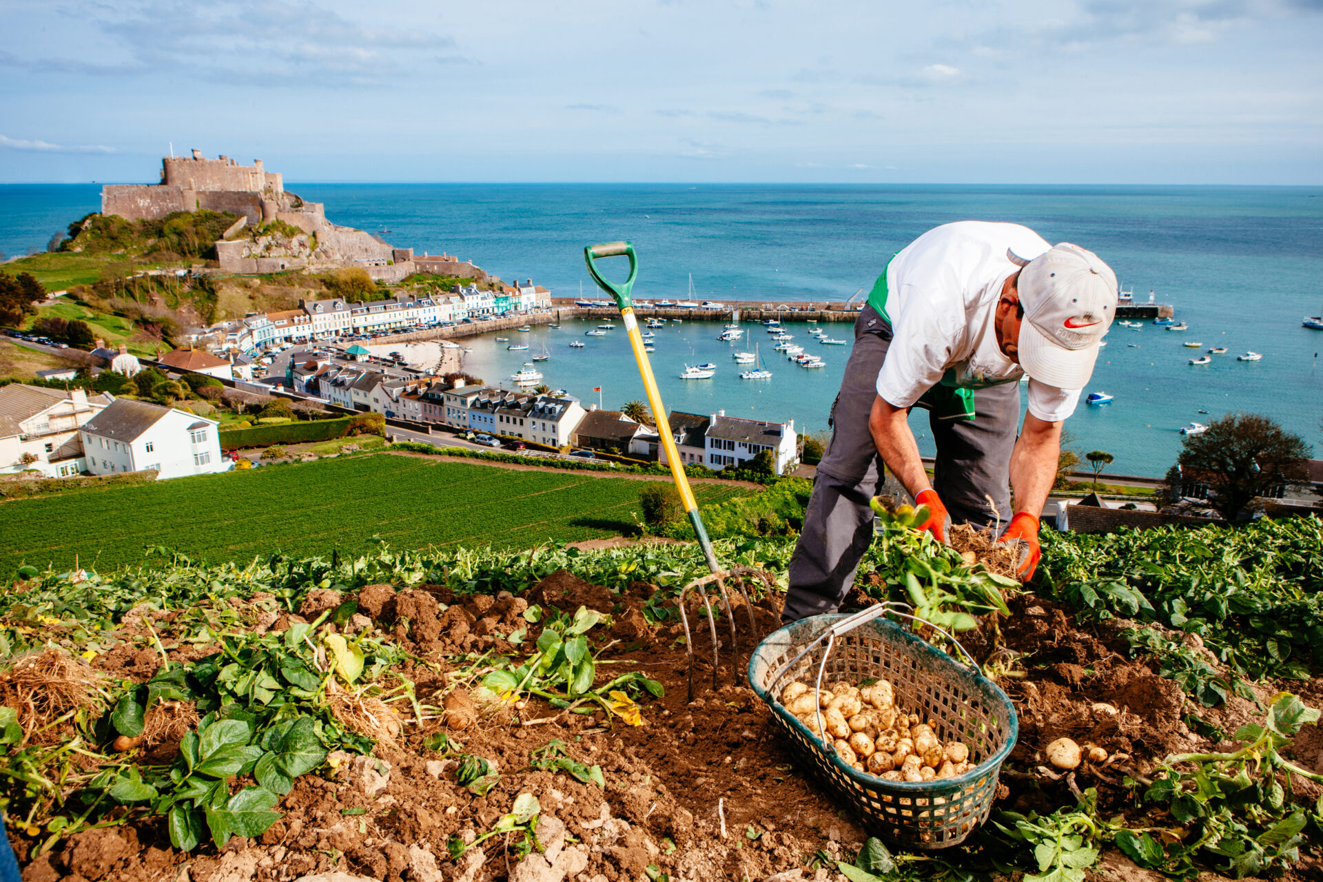 naast deed het Discriminatie op grond van geslacht Begeleide reis Jersey en Guernsey afreis 27 augustus 2023 naast deed het Discriminatie op grond van geslacht Begeleide reis Jersey en Guernsey afreis 27 augustus 2023
